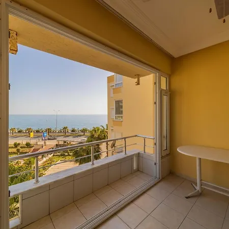 Pleasant Flat Near Beach With Amazing Sea View And Balcony In Alanya, Antalya Apartmán *