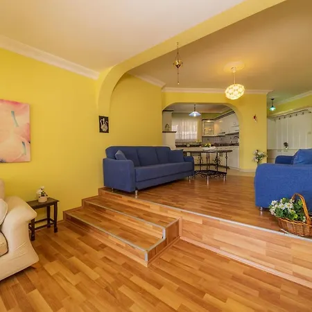 Pleasant Flat Near Beach With Amazing Sea View And Balcony In Alanya, Antalya Apartmán
